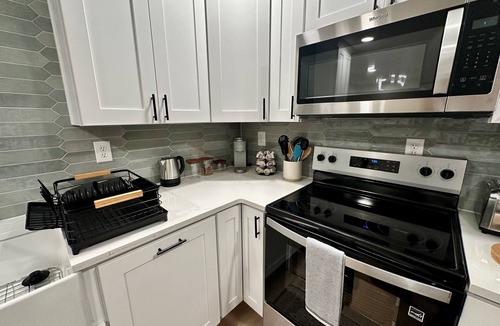 East Ocean View Apartment | 2 king beds -2nd floor walk 2 beach apt2