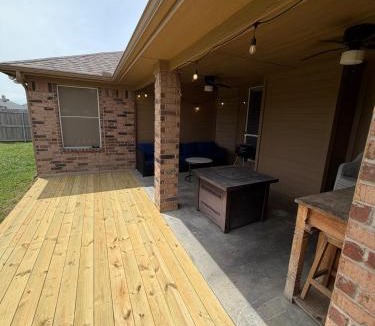 Burleson House | 2 KING BEDS and Best location in Burleson!