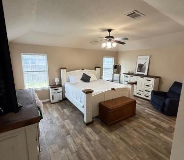 Burleson House | 2 KING BEDS and Best location in Burleson!