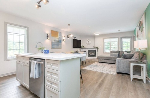 Oro-Medonte Apartment | 2 King Beds+Gym+Pool+Jacuzzi