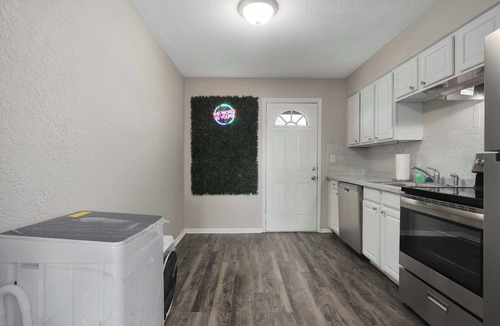 Rosedale Apartment | 2 King beds in KC: Newly remodeled and Relaxing