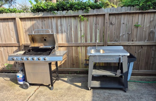 Houston House | 2 King Beds, Swimming Pool, 5TV's, Pool Table, BBQ Grill, Gym Access, Fire pit
