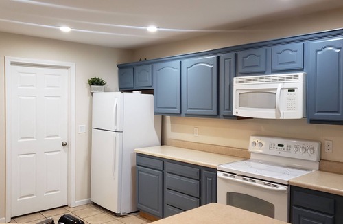 Waynesville House | 2 King Rooms+2 Queen Rooms~ Spacious Yard~ 15mins to FLW gate.