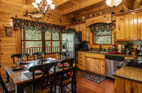 Sevierville Cabin | 2 KING SUITES, BOOK NOW FOR SPRING & SUMMER!