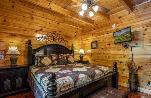 Sevierville Cabin | 2 KING SUITES, BOOK NOW FOR SPRING & SUMMER!