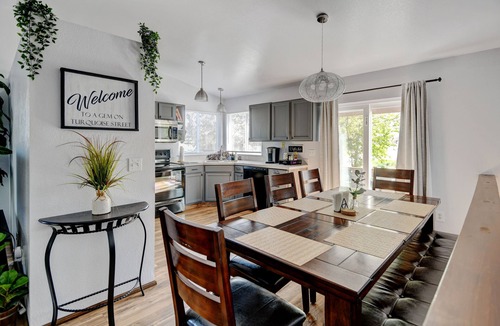 Loveland House | 2 King Suites + Game Room ~ A Gem on Turquoise St. Family friendly!