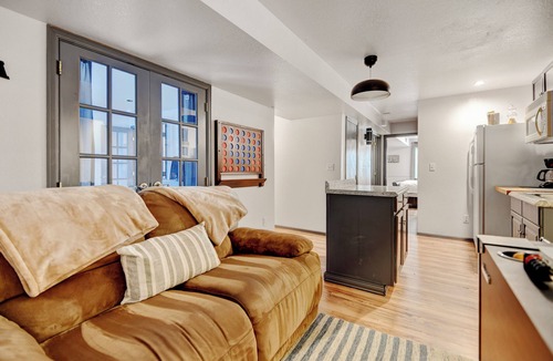 Loveland House | 2 King Suites + Game Room ~ A Gem on Turquoise St. Family friendly!