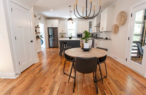 Southwest Raleigh House | 2 Kings, 2 Queens, 3.5 baths, Bonus Room - 2 mins from PNC Arena & Carter-Finley