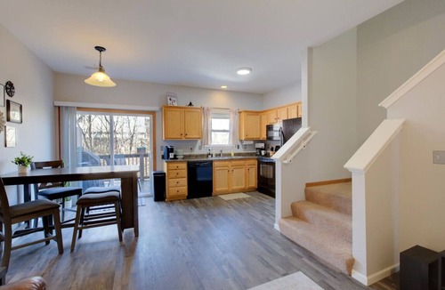 Manhattan Villa | 2 Kings, Workspace, Garage 3bdrm - Pastore`s Place