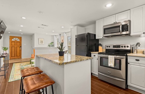 Mid City South House | 2 Kitchens|Mid City & LSU|Spacious 3 BR|Gated Yard