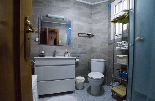 Chantrea Condo | 2 kms away from Pamplona downtown. A big exterior room for San Fermin!