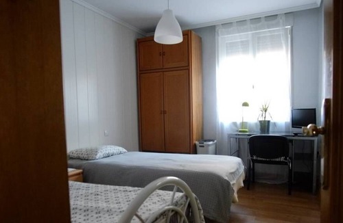 Chantrea Condo | 2 kms away from Pamplona downtown. A big exterior room for San Fermin!