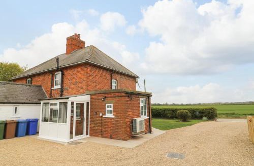 Arnold House | 2 Lane End Cottages