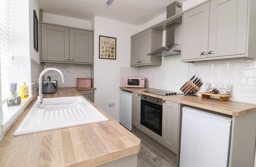 Arnold Cottage | 2 Lane End Cottages