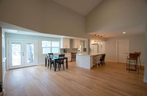 Manchaca House | 2 Large Bedrooms | Private | Downtown