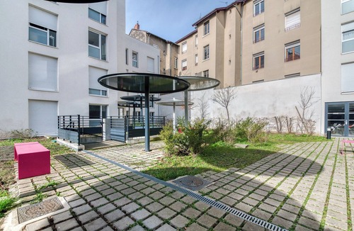 Les Poulettes Apartment | 2 - Le Bienvenu - Gratte-Ciel – Métro