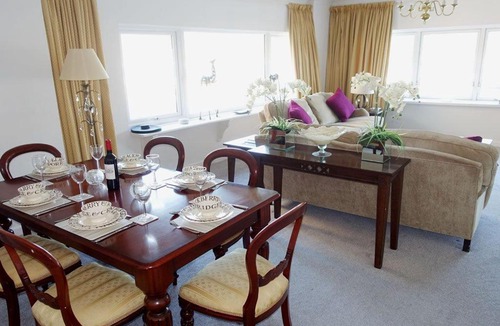 Dartmouth House | 2 Lee Court - Spacious Waterfront Apartment