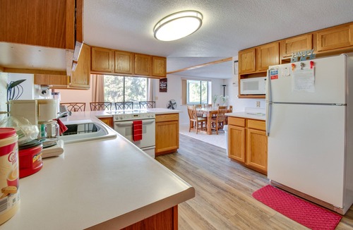 Lonergan House | 2-Level Home w/Deck: 1/2 Mi to Lake McConaughy!