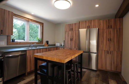 Algonquin Highlands Apartment | #2 Lodge Room (1 Queen Bed)