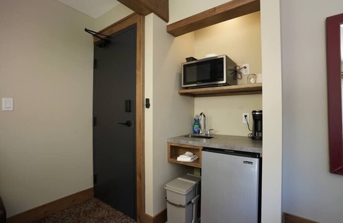 Algonquin Highlands Apartment | #2 Lodge Room (1 Queen Bed)