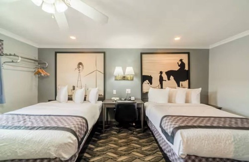 Ira Hotel | 2 Lodgings Available | Beside Buffalo Creek Trails Adventure | 2 Queen Beds