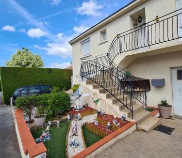Chambretaud Apartment | 2 logements séparés 2 et 5 couchages au Rez-de-Chaussée à Chambretaud, 5 min Puy du Fou