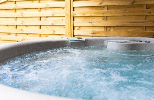 Radstock House | 2 Luckington Stables-W8322