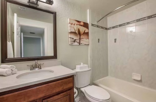 West Kissimmee Hotel | 2 Luxury Suites with Kitchen for Families or Groups | Near Universal and Disney