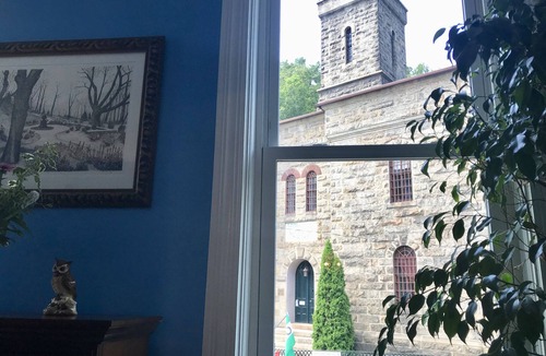 Jim Thorpe Apartment | 2 Master Bedrooms-Kings