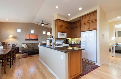 South Oceanside House | 2-Master Suites , 4-bikes, walk to beach/restaurants, A/C