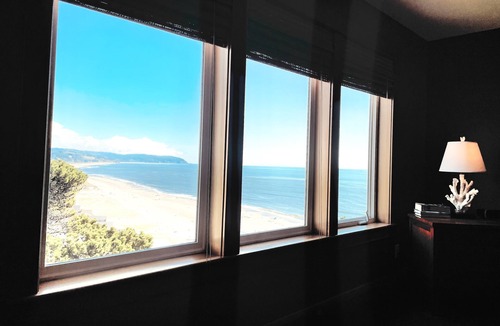 Tillamook County House | 2 Master Suites, Panoramic Ocean View, 4 Bedroom, Hot Tub
