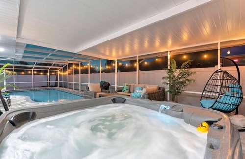 Palma Sola House | 2 Masters Spa Pool Yard Games Upscale Area