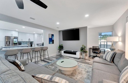 Palma Sola House | 2 Masters Spa Pool Yard Games Upscale Area