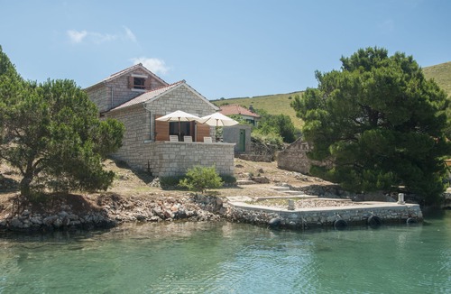 Kornati House | 2 meters from the sea - Run away form busy everyday -