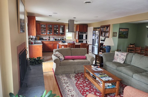 Blacksburg House | 2 mi from VT campus. Great house - football games, graduation, or campus visits.