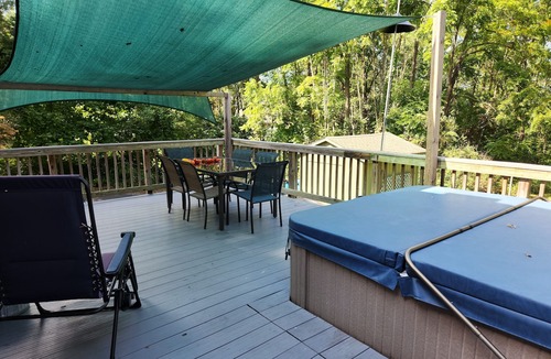 Blacksburg House | 2 mi from VT campus. Great house - football games, graduation, or campus visits.