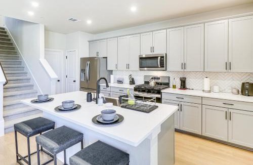 Round Rock House | < 2 Mi Kalahari & Dell Diamond! Modern Townhome
