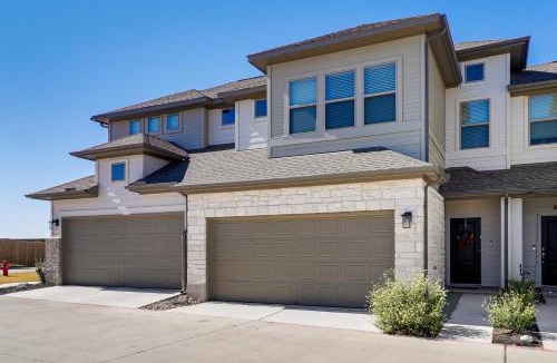 Round Rock House | < 2 Mi Kalahari & Dell Diamond! Modern Townhome