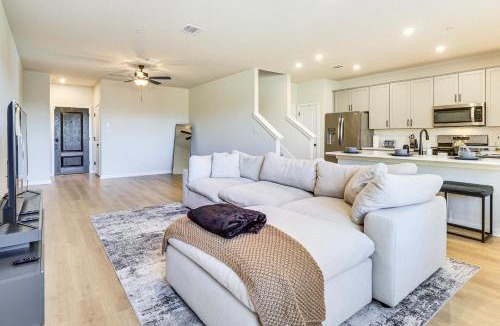 Round Rock House | < 2 Mi Kalahari & Dell Diamond! Modern Townhome