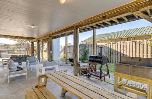 Port O Connor House | 2 Mi to Beach + Fishing Pier: Gulf Coast Retreat