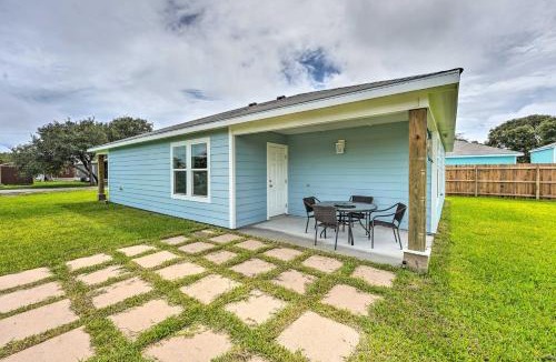 San Patricio County House | 2 Mi to Boating: 'RR Sea House' in Aransas Pass!