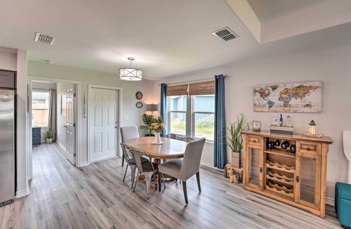 San Patricio County House | 2 Mi to Boating: 'RR Sea House' in Aransas Pass!