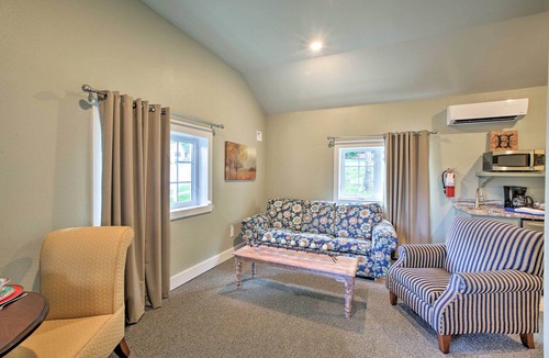 Downtown Branson Cottage | 2 Mi to Branson Strip: Cozy Cottage w/Fire Pit!