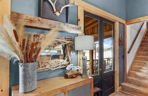 Shreveport House | 2 mi to Casinos, Red River Lodge, River Views