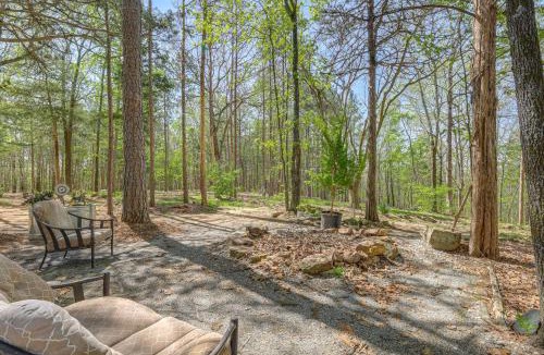 Higden House | 2 Mi to Cherokee Landing! Secluded Forest Escape