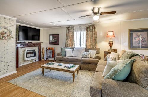 Higden House | 2 Mi to Cherokee Landing! Secluded Forest Escape