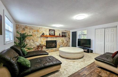 Cocoa House | 2 Mi to Cocoa Riverfront Park Home with Patio!