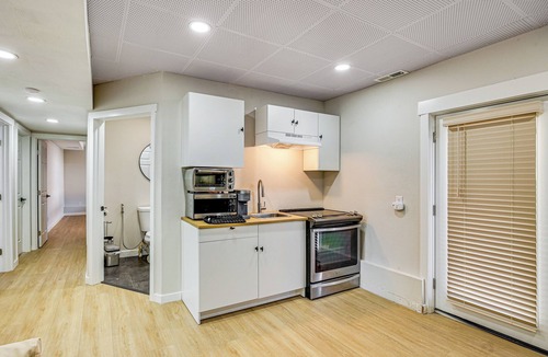 Des Moines Apartment | 2 Mi to Des Moines Beach Park: Mod Des Moines Apt