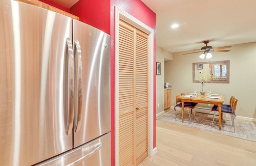 Incline Village Condo | 2 Mi to Diamond Peak! Corner-Unit Condo w/Hot Tub