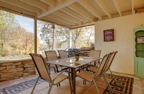 Manhattan House | 2 Mi to Downtown: 4BR Country Home Near K-State